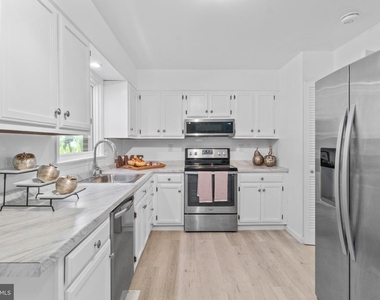 322 Harlan Square - Photo Thumbnail 13