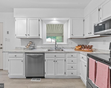 322 Harlan Square - Photo Thumbnail 15