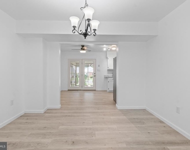 322 Harlan Square - Photo Thumbnail 6