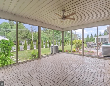 322 Harlan Square - Photo Thumbnail 31