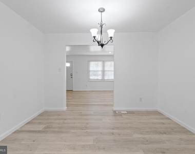 322 Harlan Square - Photo Thumbnail 8