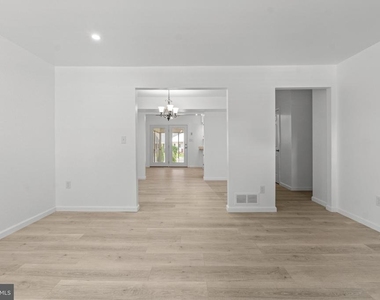322 Harlan Square - Photo Thumbnail 4