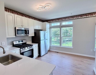 603 Eisenhower Drive - Photo Thumbnail 3