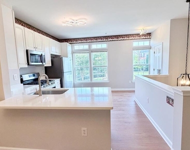 603 Eisenhower Drive - Photo Thumbnail 2