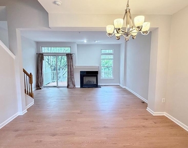 603 Eisenhower Drive - Photo Thumbnail 7