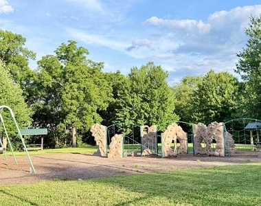 603 Eisenhower Drive - Photo Thumbnail 27