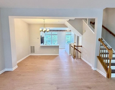 603 Eisenhower Drive - Photo Thumbnail 5