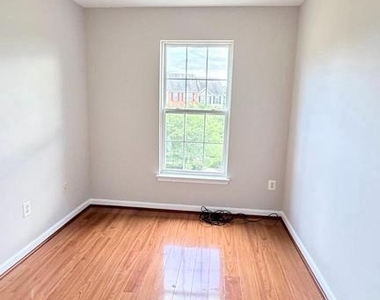 603 Eisenhower Drive - Photo Thumbnail 10