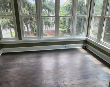 316 Upper College Terrace - Photo Thumbnail 5