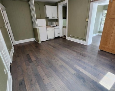316 Upper College Terrace - Photo Thumbnail 4