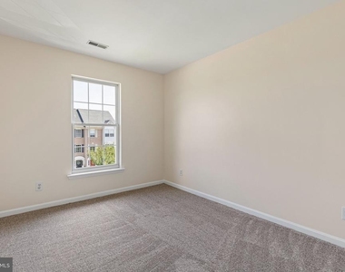 22 Crenshaw Court - Photo Thumbnail 16