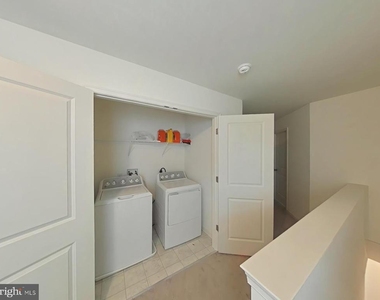 1445 Carrick Court - Photo Thumbnail 11