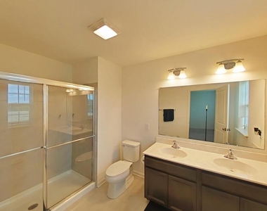 1445 Carrick Court - Photo Thumbnail 7