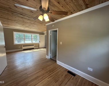 1301 S 10th Street - Photo Thumbnail 3