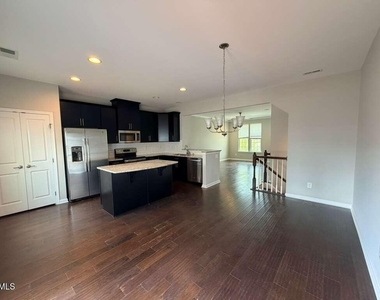 112 Brier Summit Place - Photo Thumbnail 9