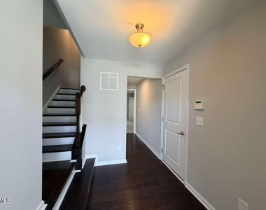 112 Brier Summit Place - Photo Thumbnail 2