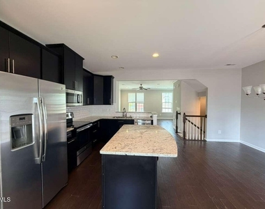 112 Brier Summit Place - Photo Thumbnail 8