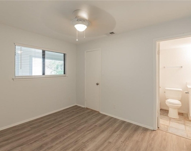 2500 Burleson Rd - Photo Thumbnail 13