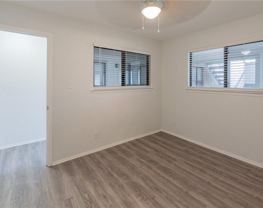 2500 Burleson Rd - Photo Thumbnail 12