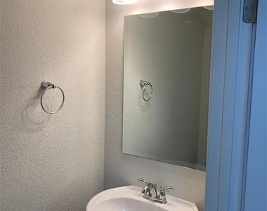 3436 Rooba St - Photo Thumbnail 7
