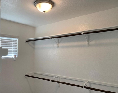 3436 Rooba St - Photo Thumbnail 8
