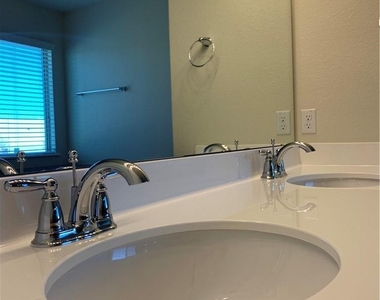 3436 Rooba St - Photo Thumbnail 13