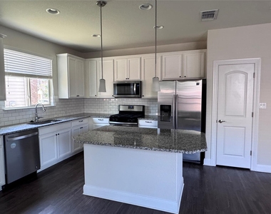 3436 Rooba St - Photo Thumbnail 9