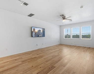 2720 Oak Springs Dr - Photo Thumbnail 6
