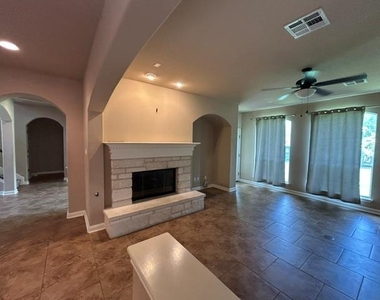 19500 Sangremon Way - Photo Thumbnail 5