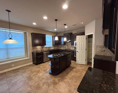 19500 Sangremon Way - Photo Thumbnail 3