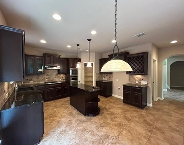 19500 Sangremon Way - Photo Thumbnail 4