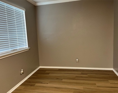 15106 Chamberlain Ct - Photo Thumbnail 6
