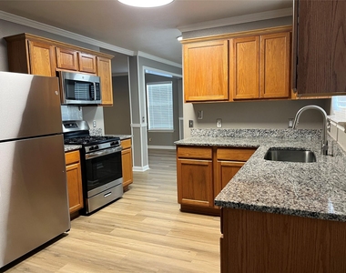 15106 Chamberlain Ct - Photo Thumbnail 7