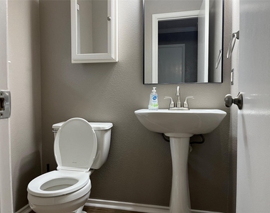 15106 Chamberlain Ct - Photo Thumbnail 2