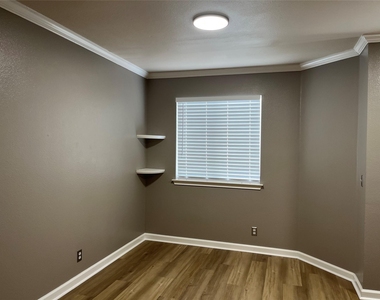 15106 Chamberlain Ct - Photo Thumbnail 3