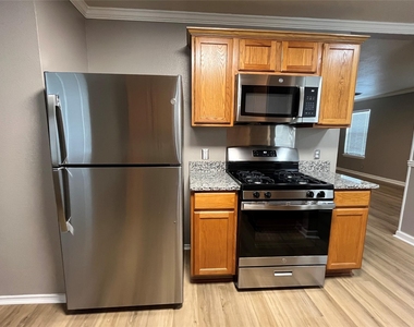 15106 Chamberlain Ct - Photo Thumbnail 8