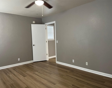 15106 Chamberlain Ct - Photo Thumbnail 14