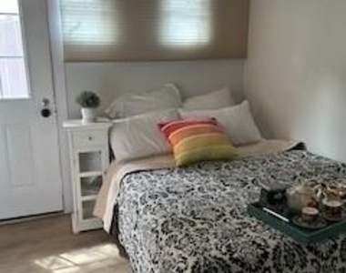613 Brentwood St - Photo Thumbnail 4