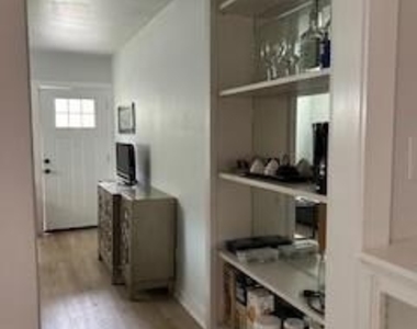 613 Brentwood St - Photo Thumbnail 2