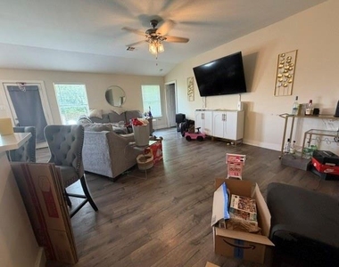 4003 Ayala Dr - Photo Thumbnail 1