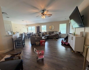 4003 Ayala Dr - Photo Thumbnail 2