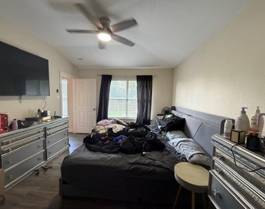 4003 Ayala Dr - Photo Thumbnail 6