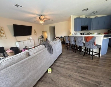 4003 Ayala Dr - Photo Thumbnail 4