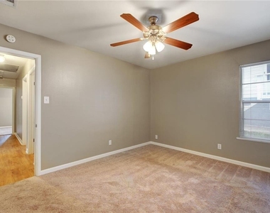 507 Bellevue Pl - Photo Thumbnail 16