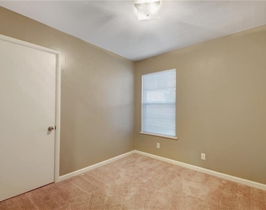 507 Bellevue Pl - Photo Thumbnail 13