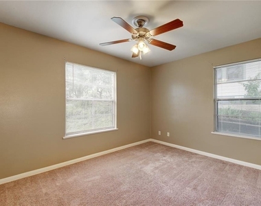 507 Bellevue Pl - Photo Thumbnail 10