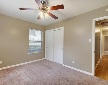507 Bellevue Pl - Photo Thumbnail 11