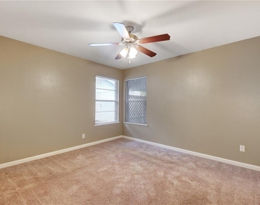 507 Bellevue Pl - Photo Thumbnail 15