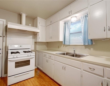 507 Bellevue Pl - Photo Thumbnail 12