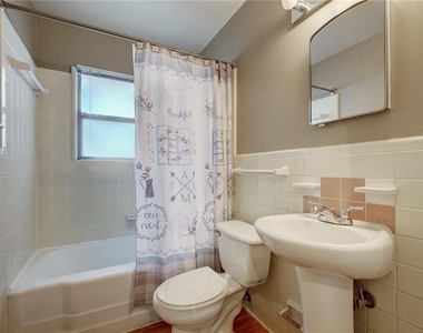 507 Bellevue Pl - Photo Thumbnail 14